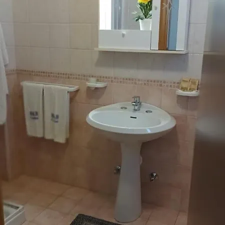 Cristina לינה וארוחת בוקר טוריצ'לה